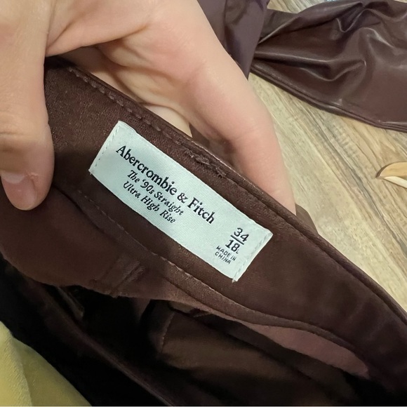 Abercrombie & Fitch Vegan Leather 90s Straight Pant - Picture 13 of 15
